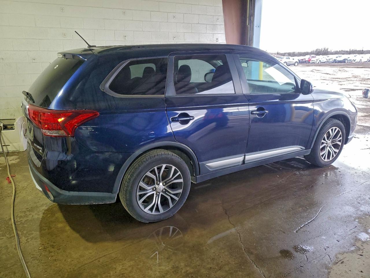 2016 MITSUBISHI OUTLANDER SE photo 3