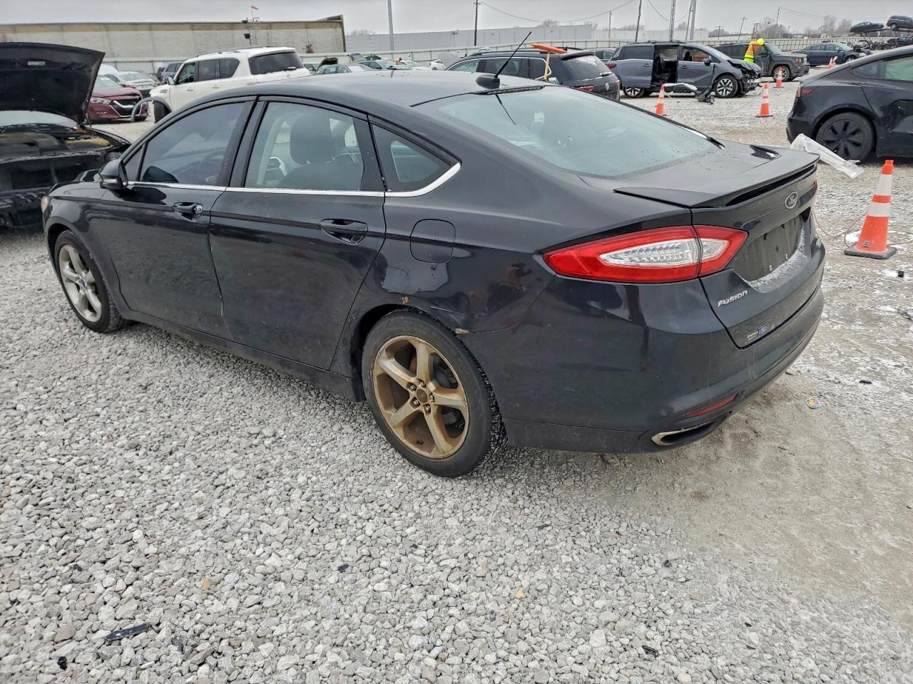 2013 FORD FUSION SE photo 2