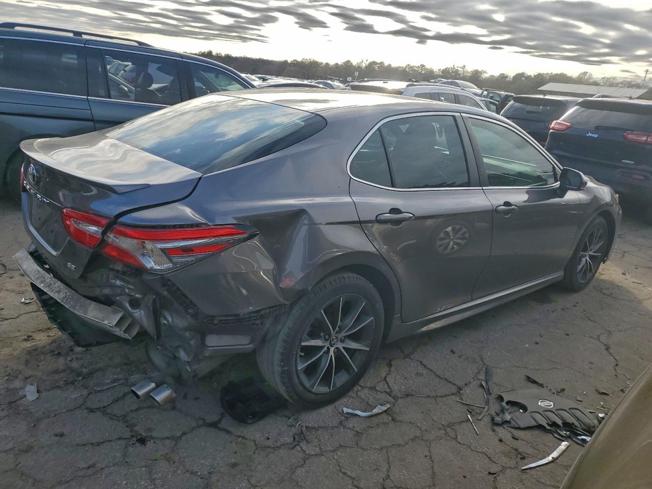 2018 TOYOTA CAMRY L photo 3