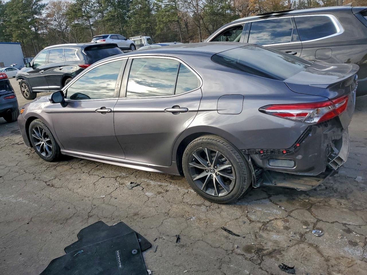 2018 TOYOTA CAMRY L photo 2