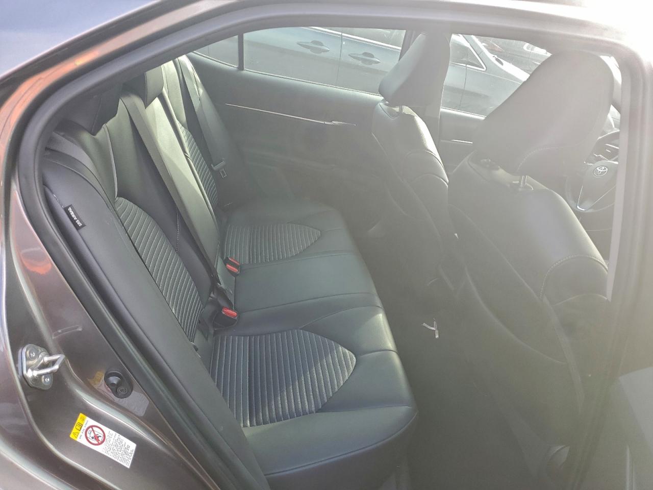2018 TOYOTA CAMRY L photo 10