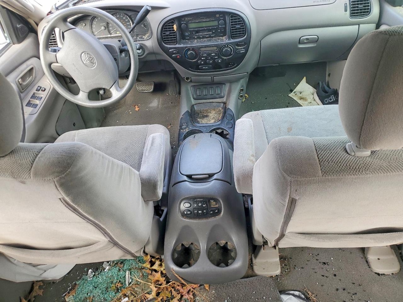 2006 TOYOTA SEQUOIA SR5 photo 8