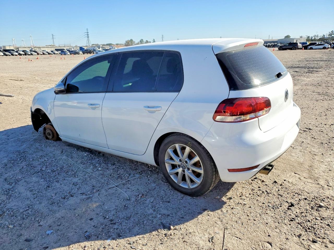 2011 VOLKSWAGEN GOLF photo 2