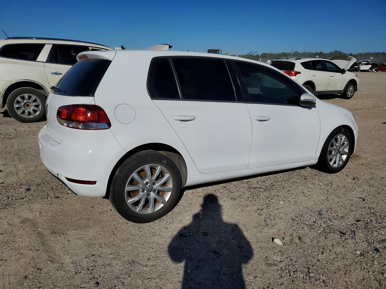 2011 VOLKSWAGEN GOLF photo 3