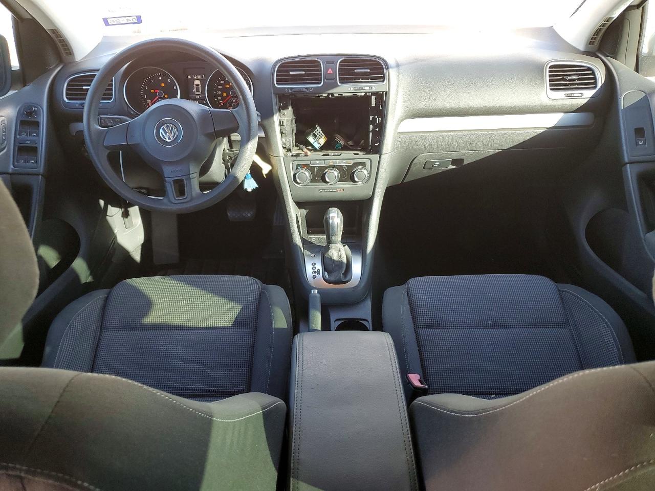 2011 VOLKSWAGEN GOLF photo 8