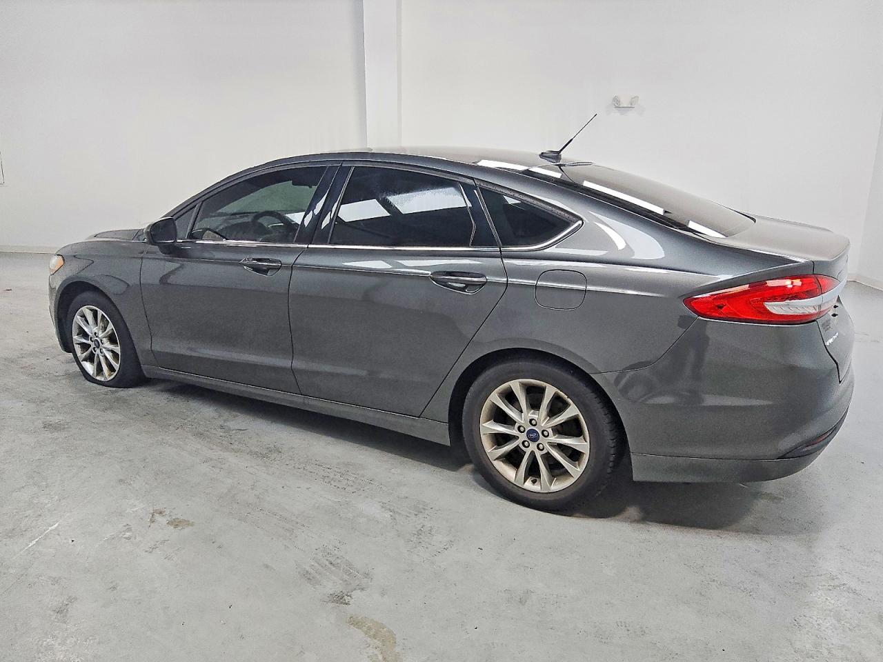 2017 FORD FUSION SE photo 2