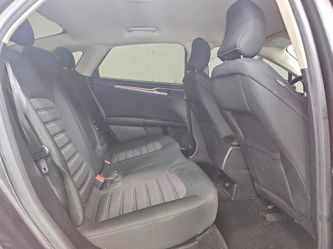 2017 FORD FUSION SE photo 10