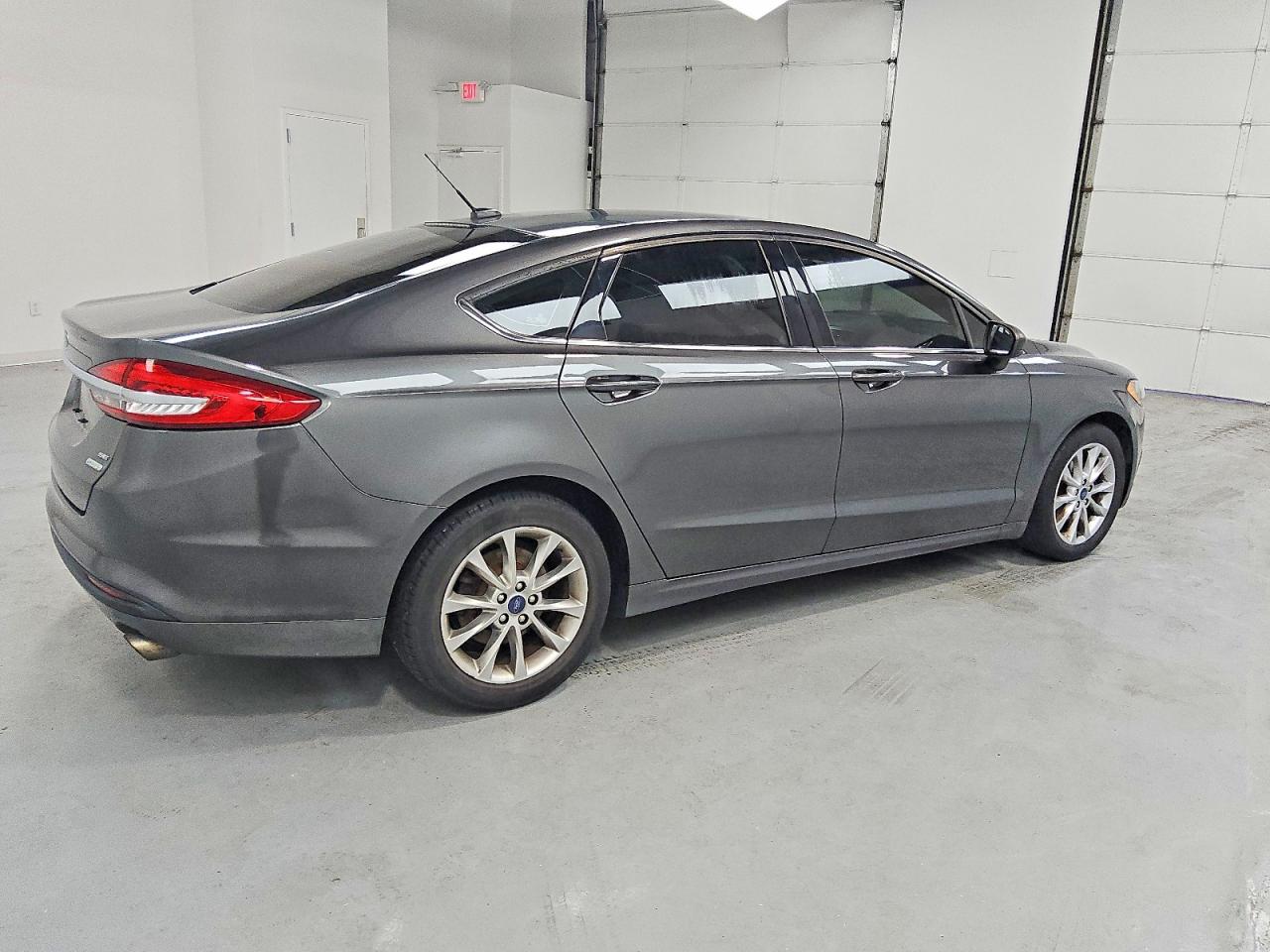 2017 FORD FUSION SE photo 3