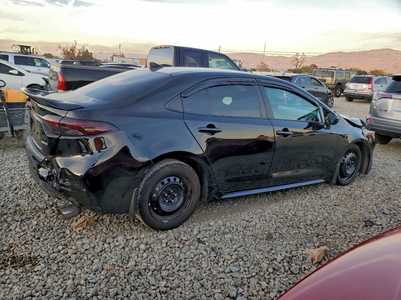 2024 TOYOTA COROLLA LE photo 3