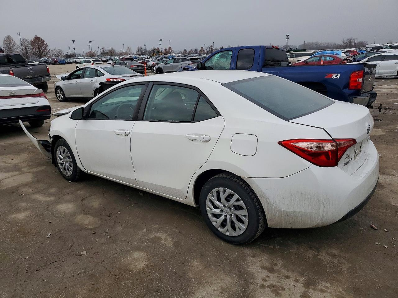 2018 TOYOTA COROLLA L photo 2