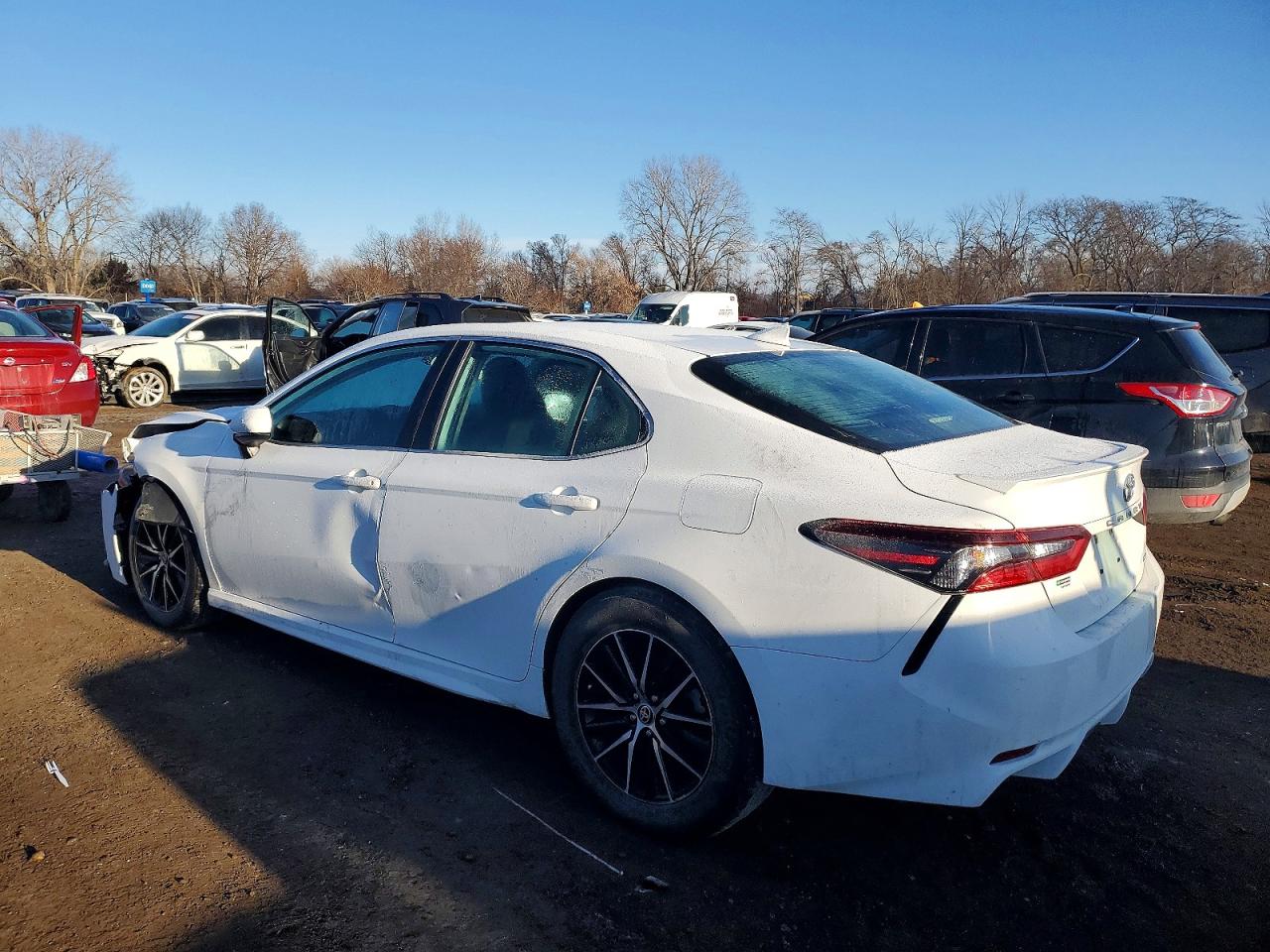 2021 TOYOTA CAMRY SE photo 3