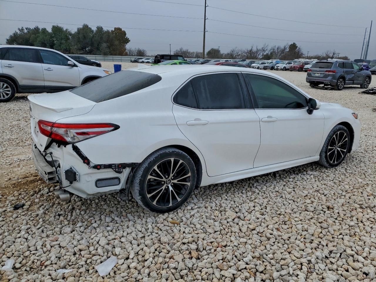 2019 TOYOTA CAMRY L photo 5