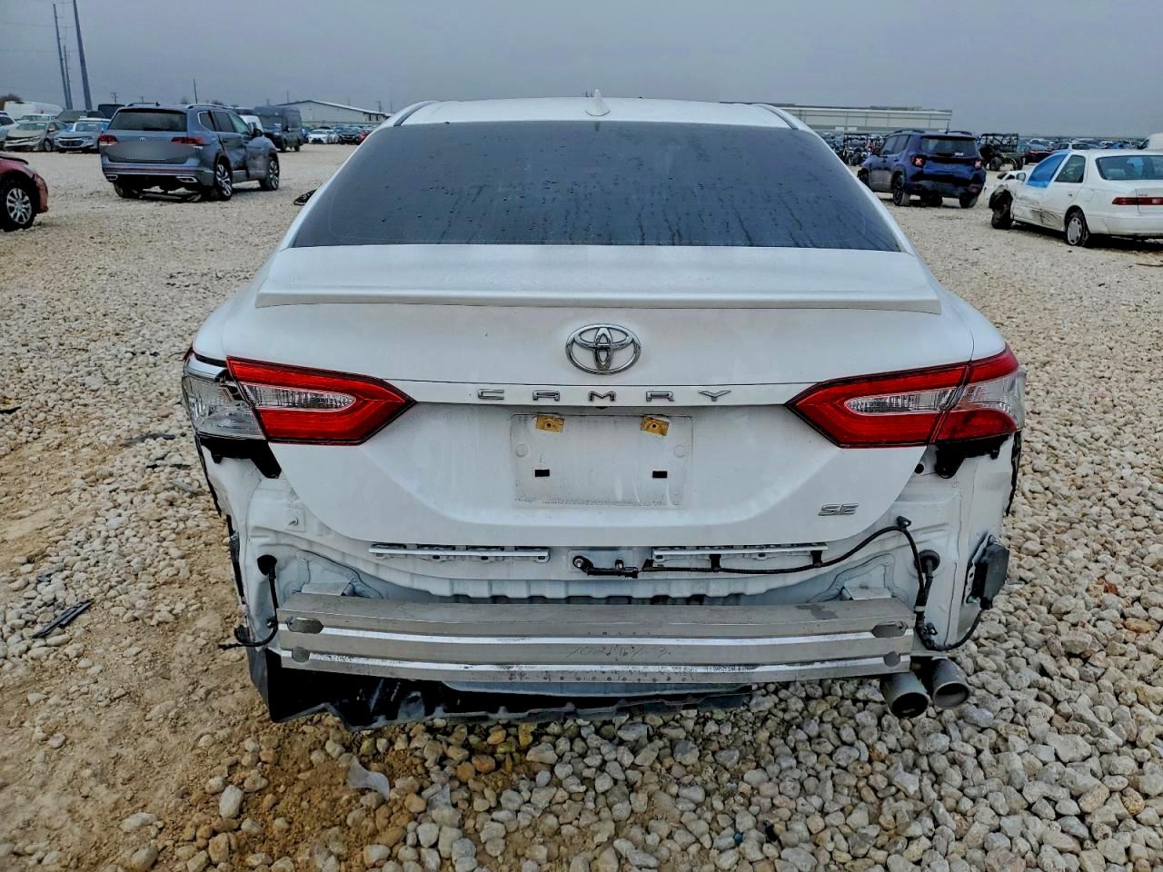 2019 TOYOTA CAMRY L photo 11