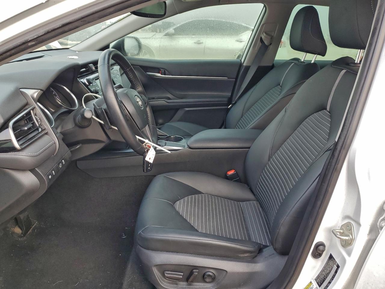 2019 TOYOTA CAMRY L photo 13