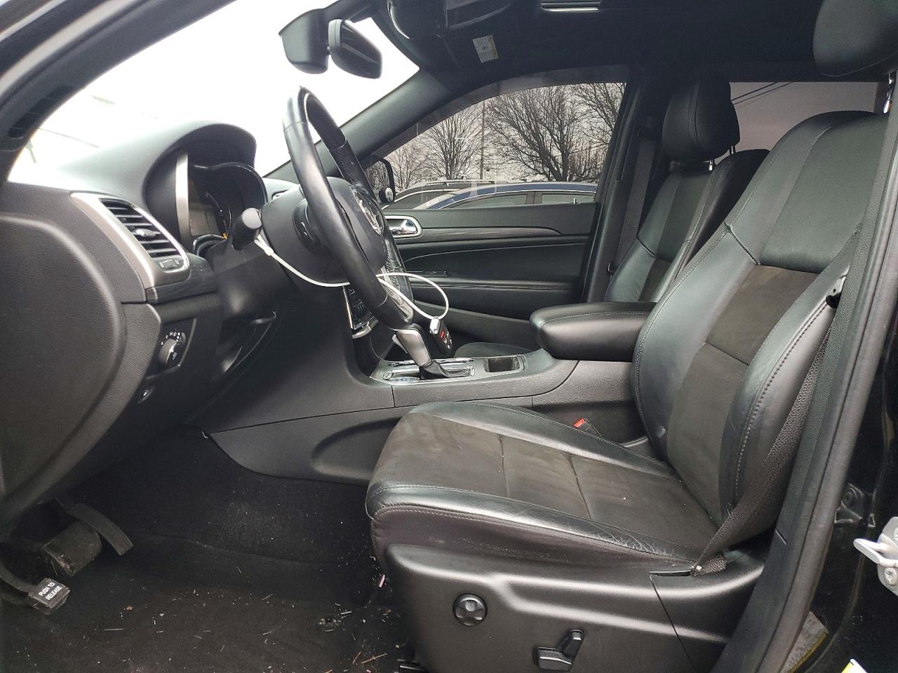 2020 JEEP GRAND CHEROKEE LAREDO photo 13