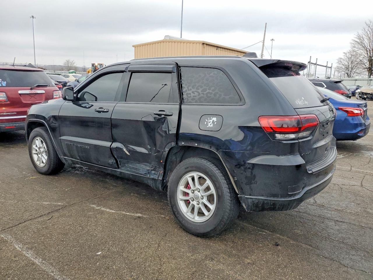 2020 JEEP GRAND CHEROKEE LAREDO photo 3