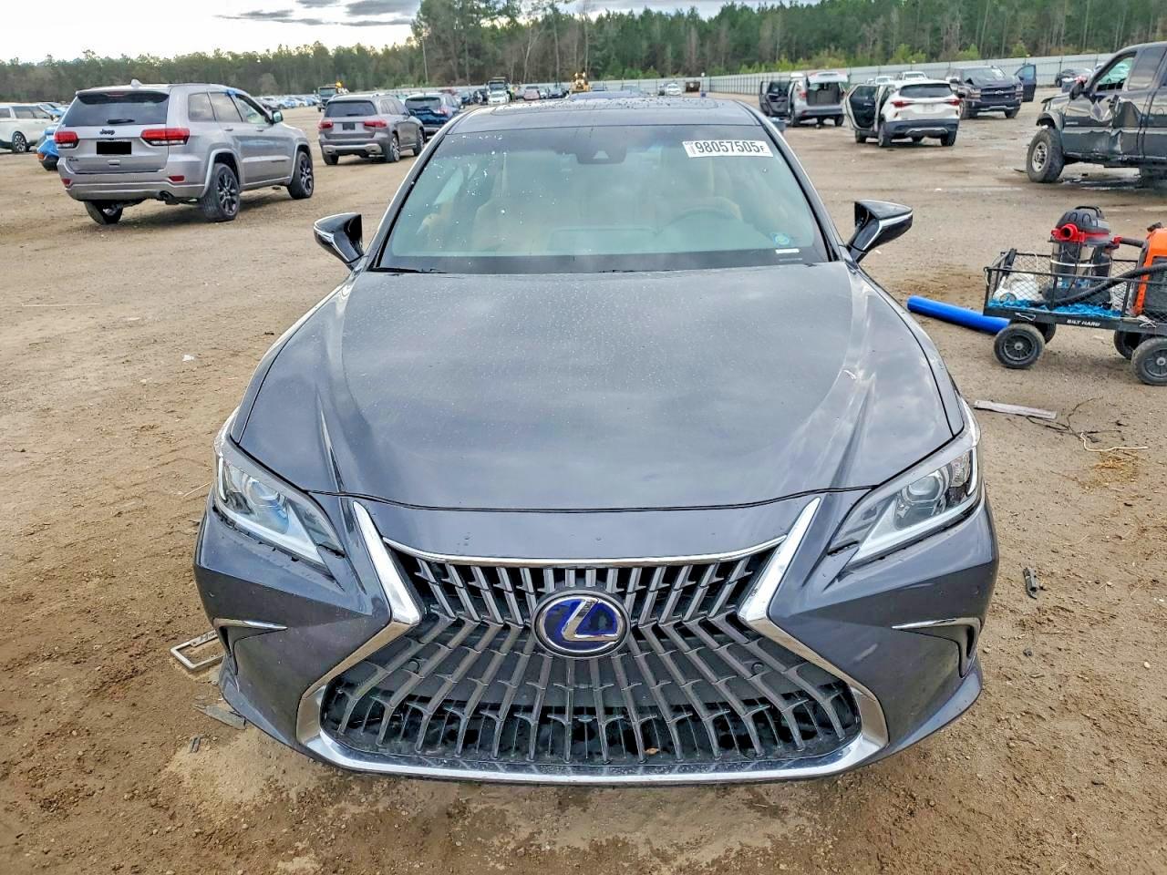 2022 LEXUS ES 300H BASE photo 9