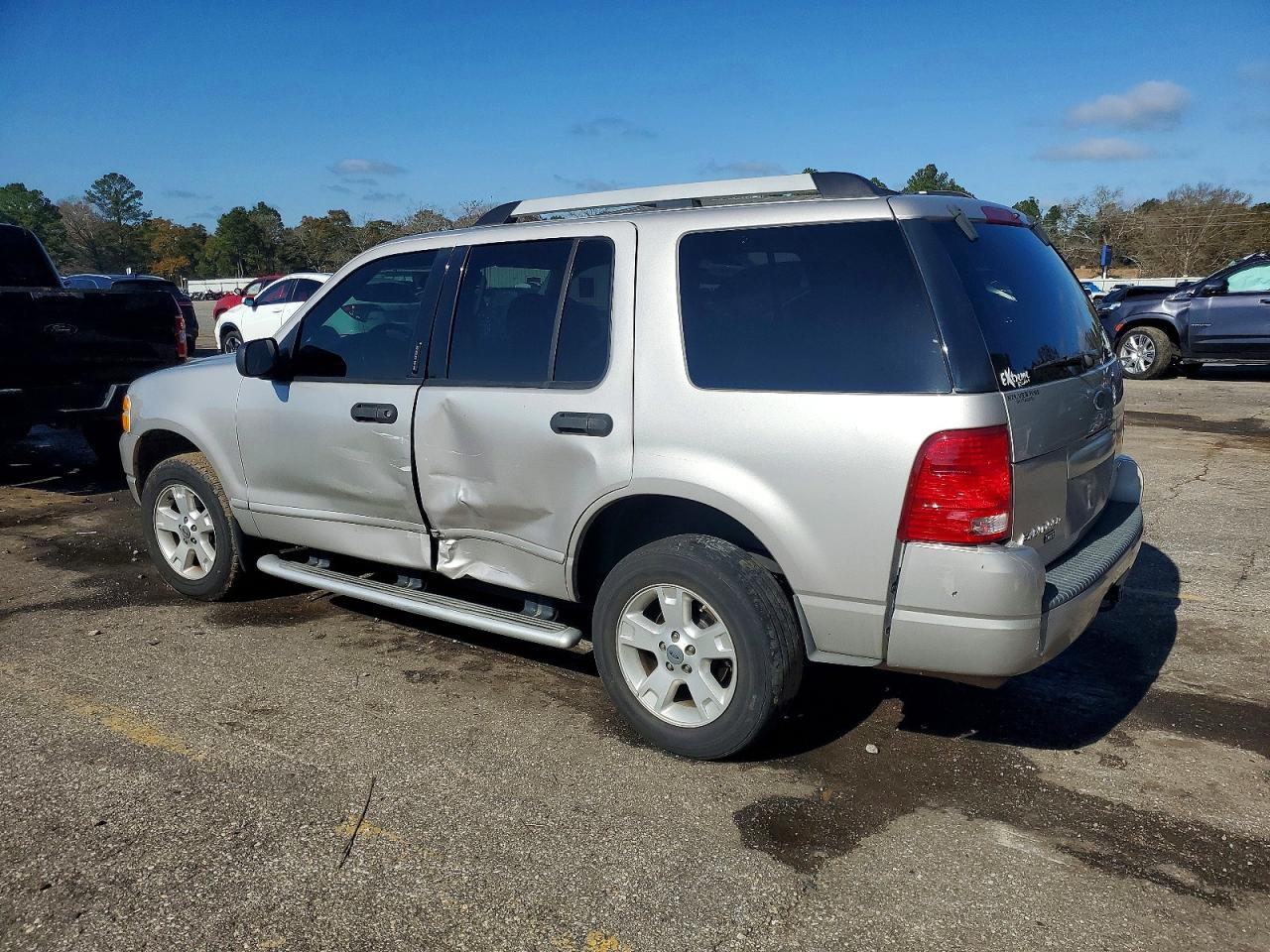 2005 FORD EXPLORER XLT photo 3