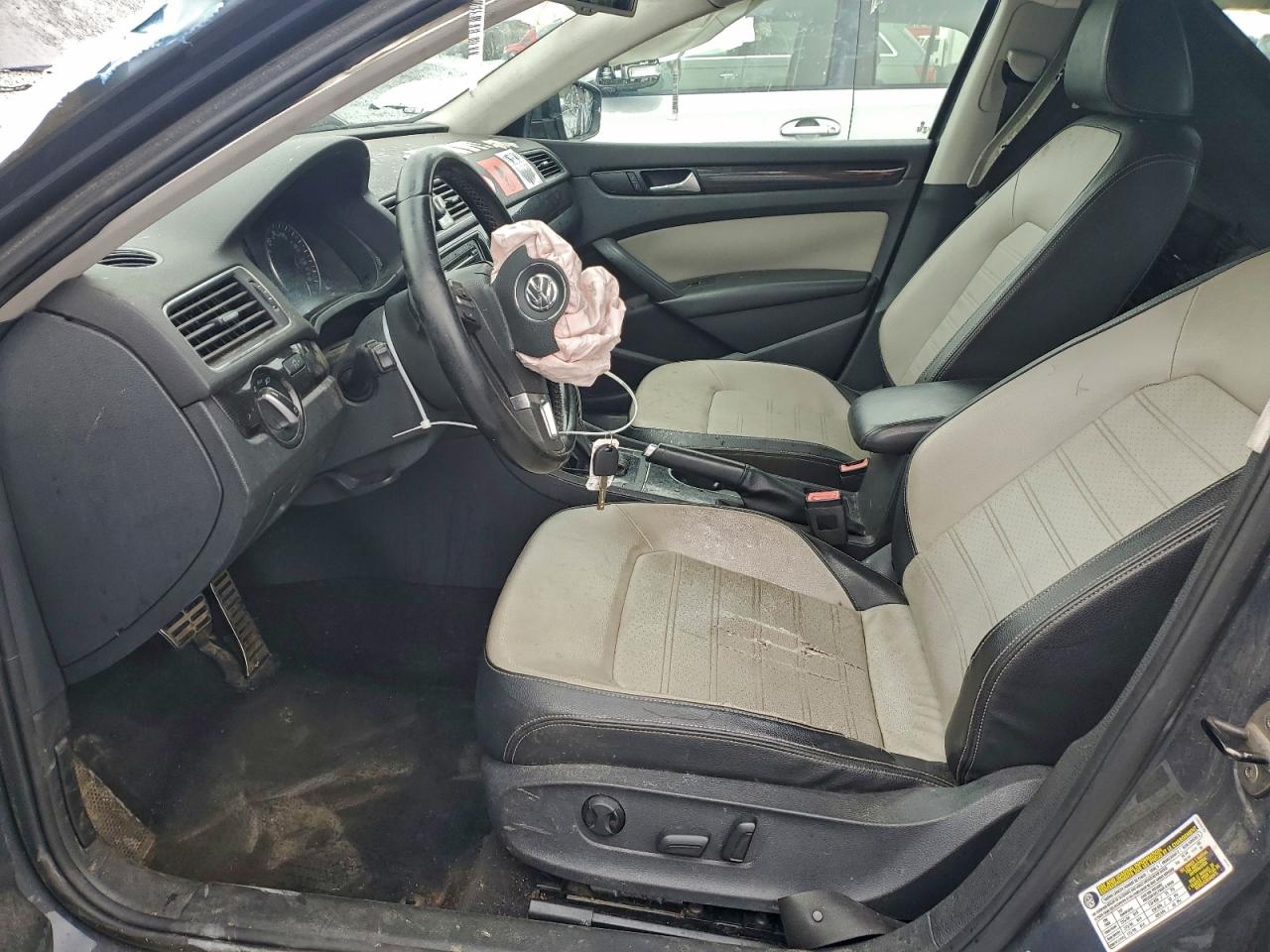 2014 VOLKSWAGEN PASSAT SE photo 7