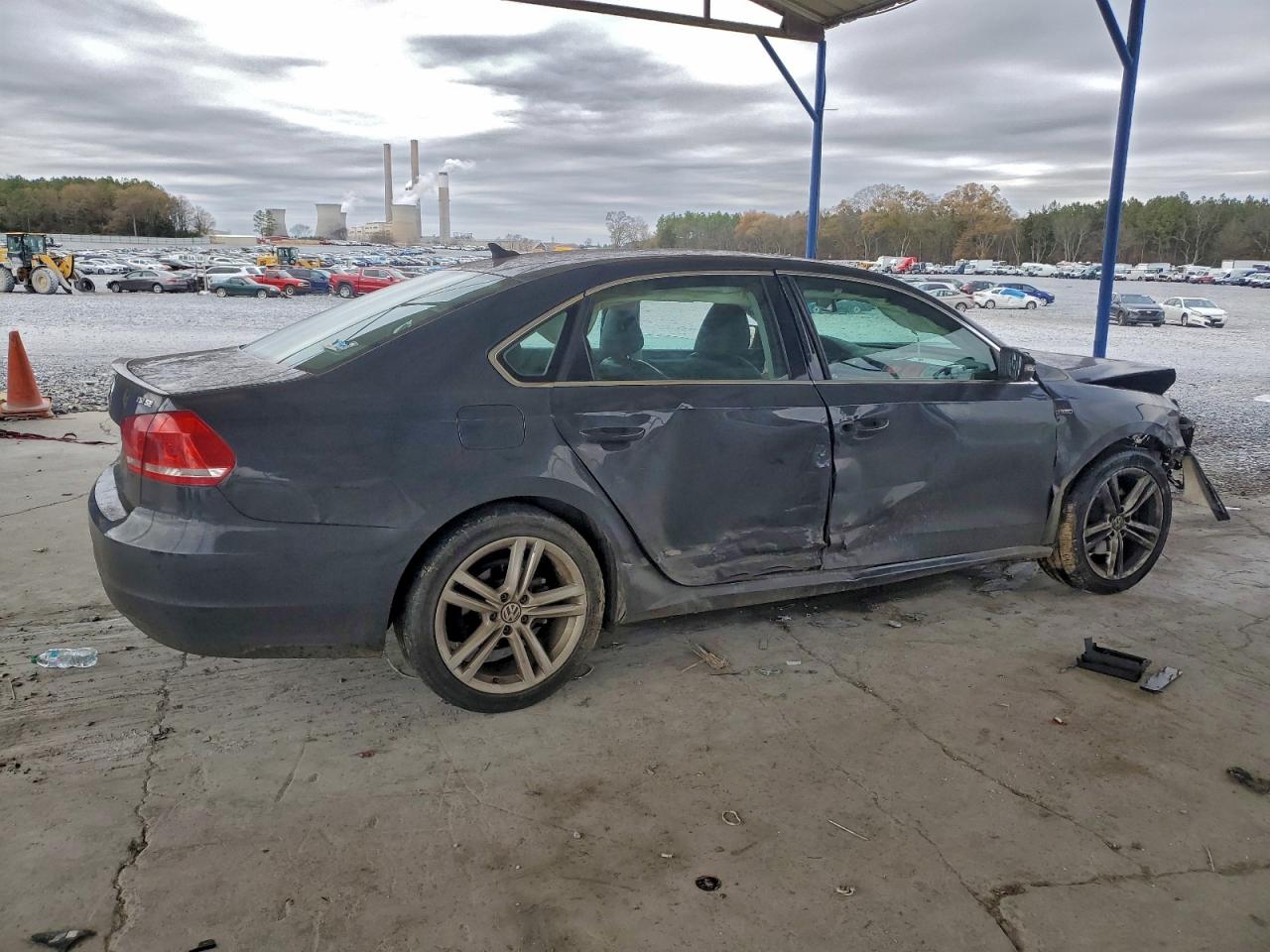 2014 VOLKSWAGEN PASSAT SE photo 3