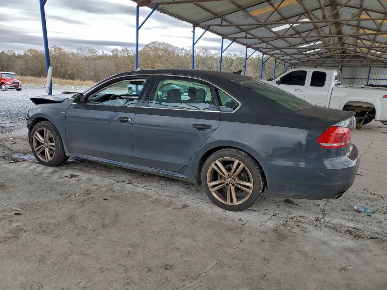 2014 VOLKSWAGEN PASSAT SE photo 2