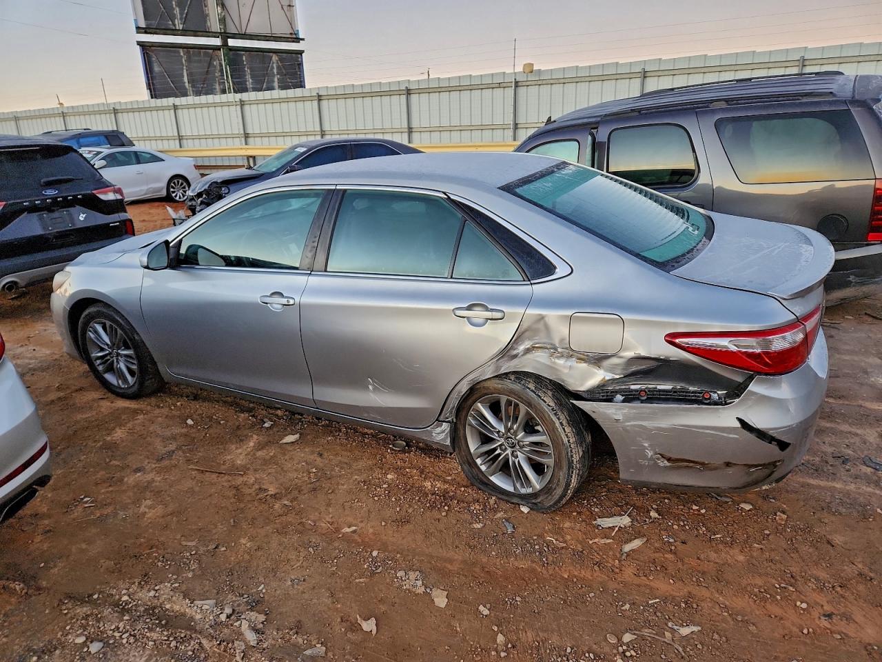 2017 TOYOTA CAMRY LE photo 2