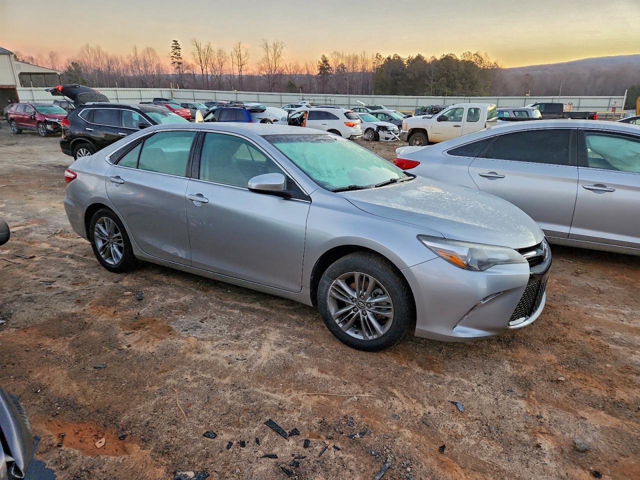 2017 TOYOTA CAMRY LE photo 4