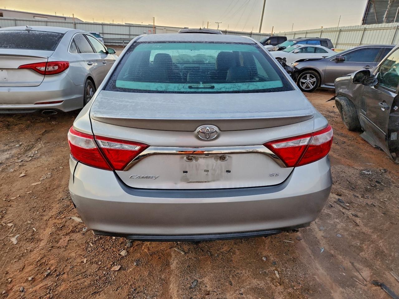 2017 TOYOTA CAMRY LE photo 6