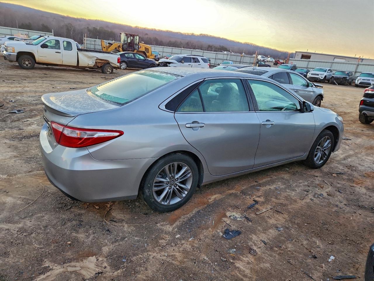 2017 TOYOTA CAMRY LE photo 3
