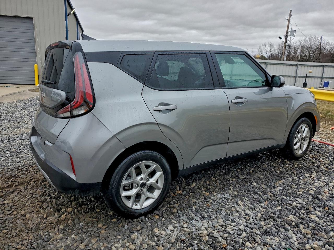 2025 KIA SOUL LX photo 3
