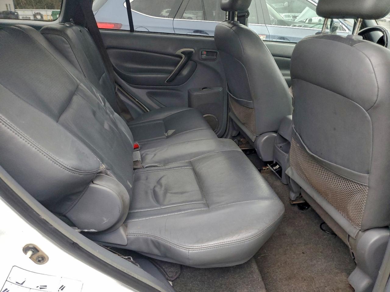 2002 TOYOTA RAV4 photo 11