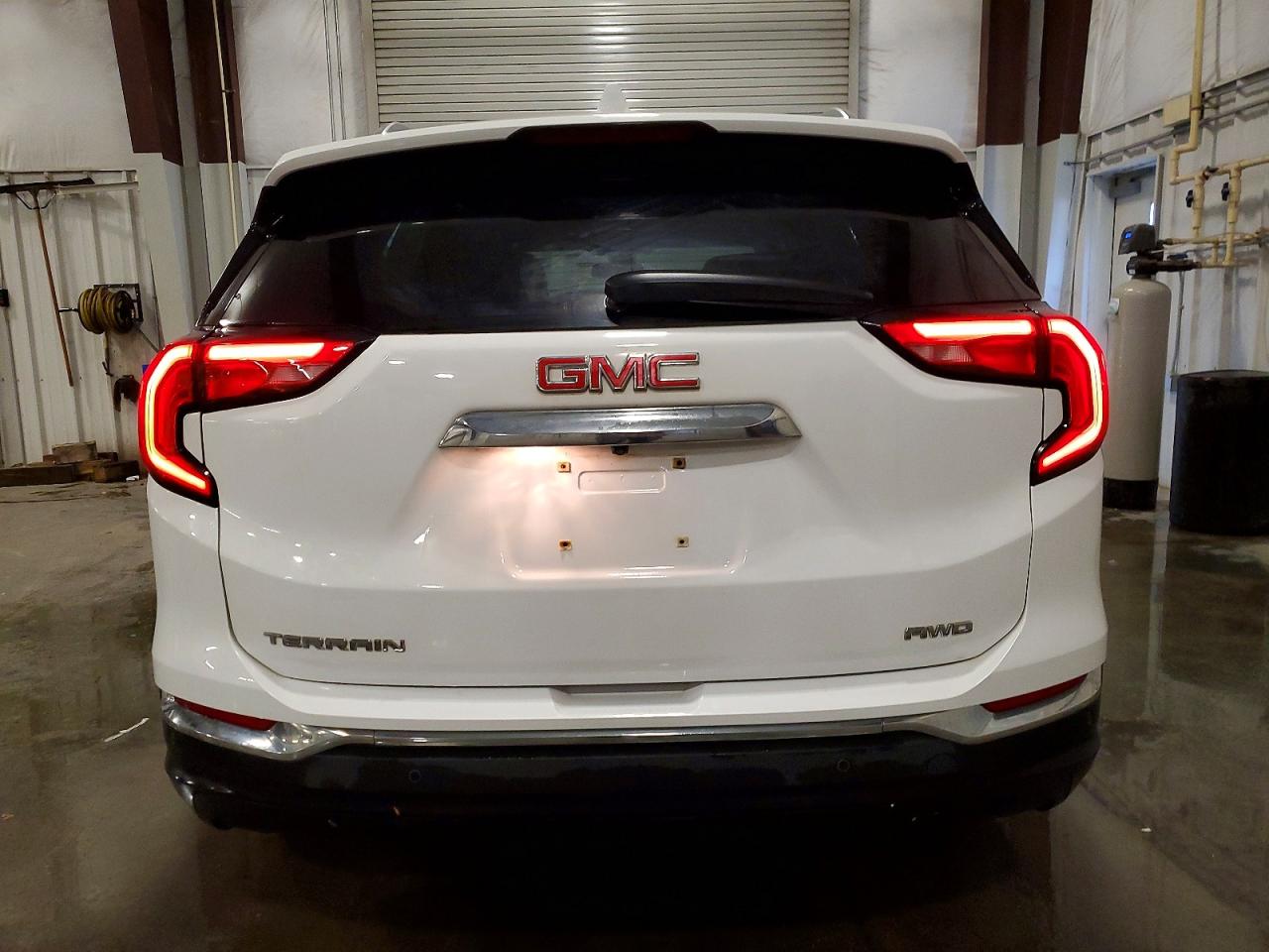 2018 GMC TERRAIN SLT photo 11