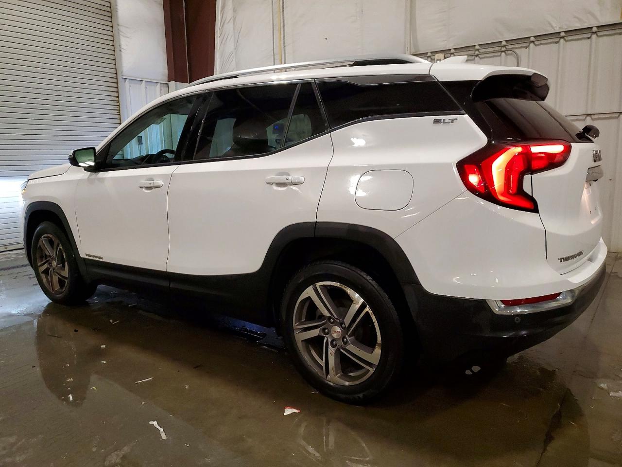 2018 GMC TERRAIN SLT photo 3