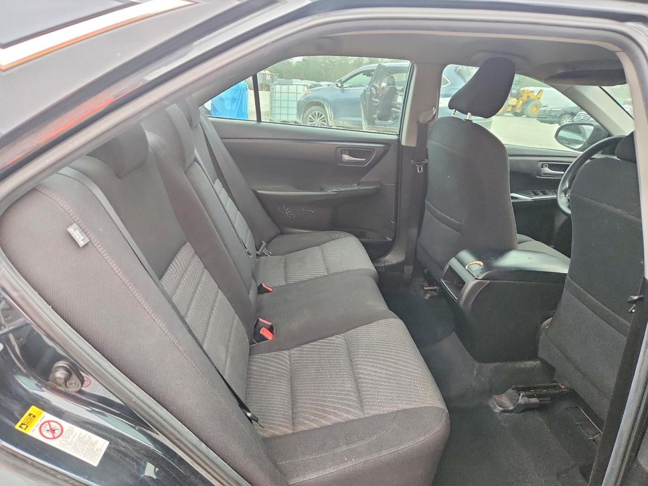 2015 TOYOTA CAMRY LE photo 10