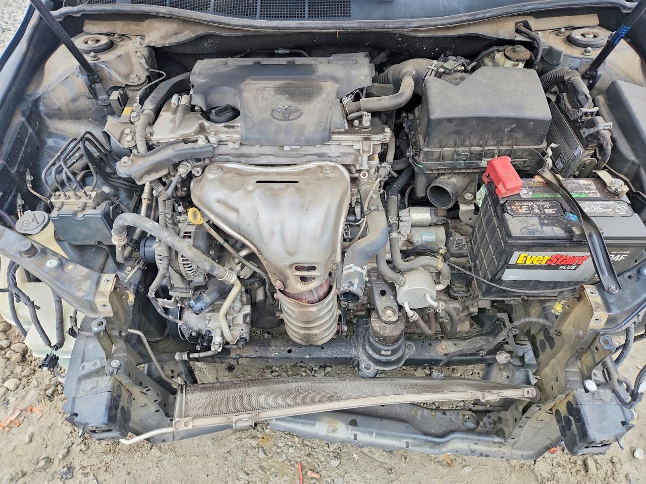 2015 TOYOTA CAMRY LE photo 11