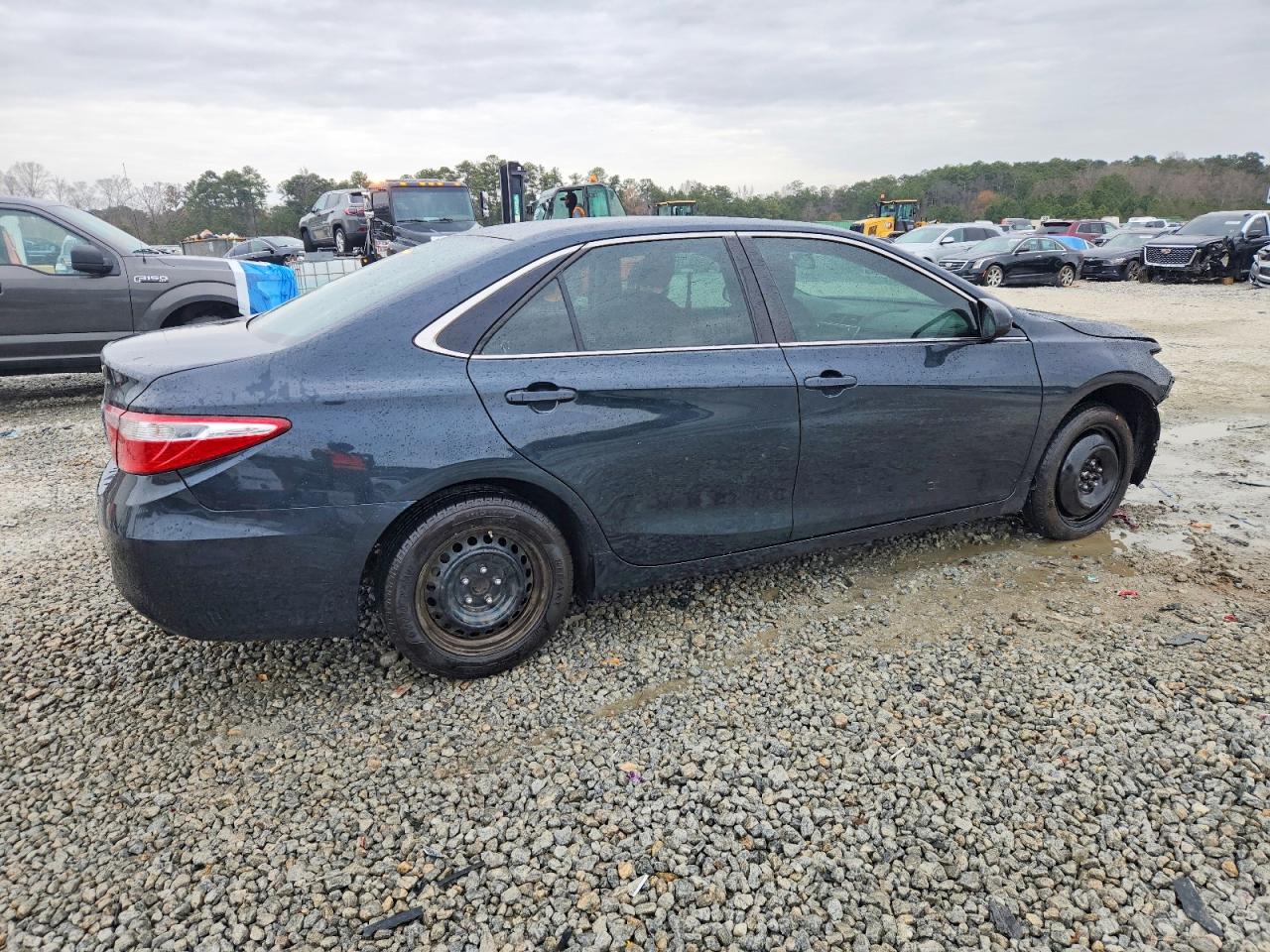 2015 TOYOTA CAMRY LE photo 3