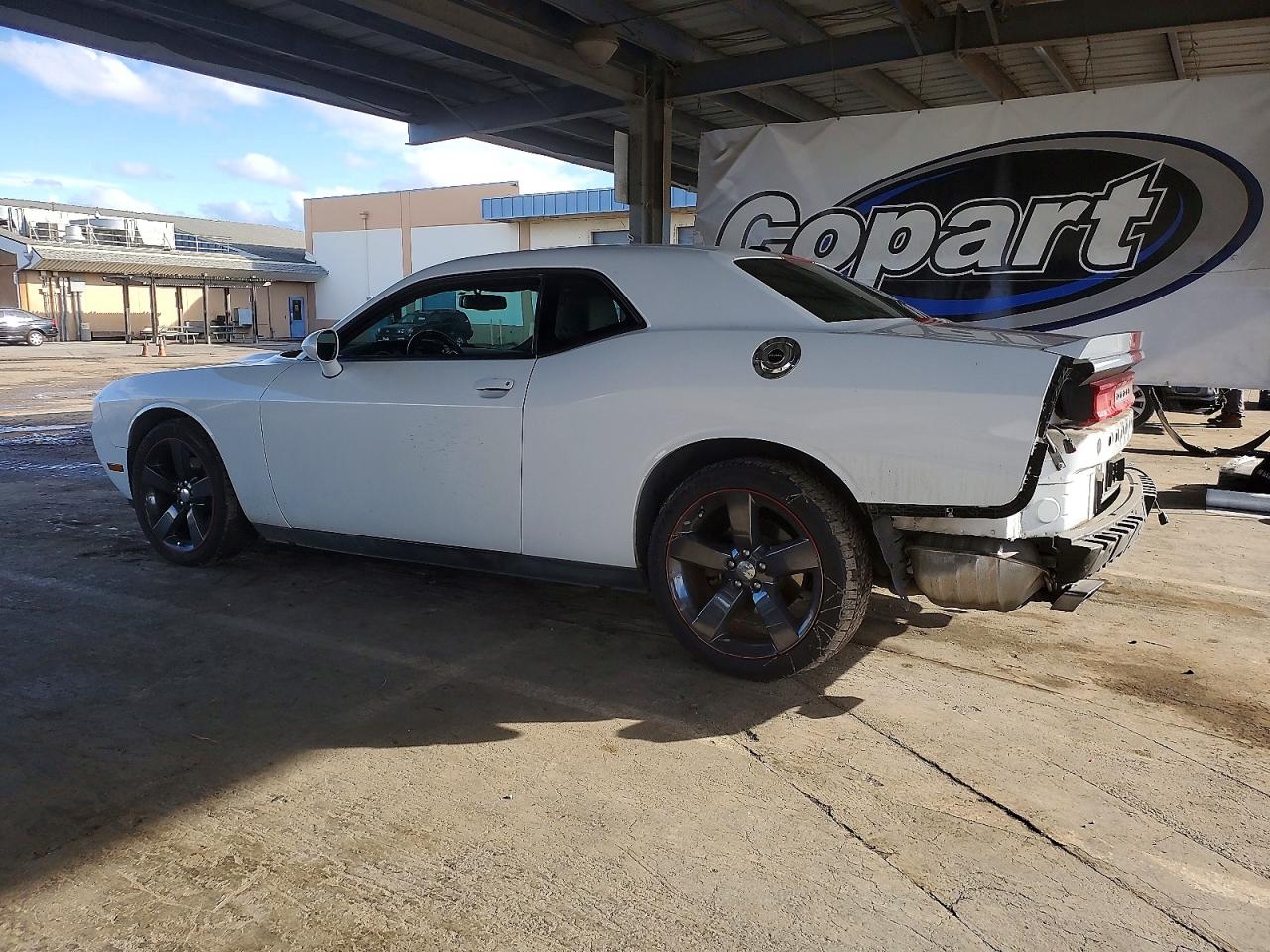 2013 DODGE CHALLENGER SXT photo 2