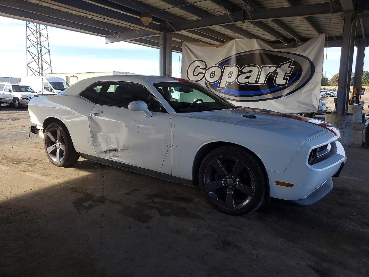 2013 DODGE CHALLENGER SXT photo 4
