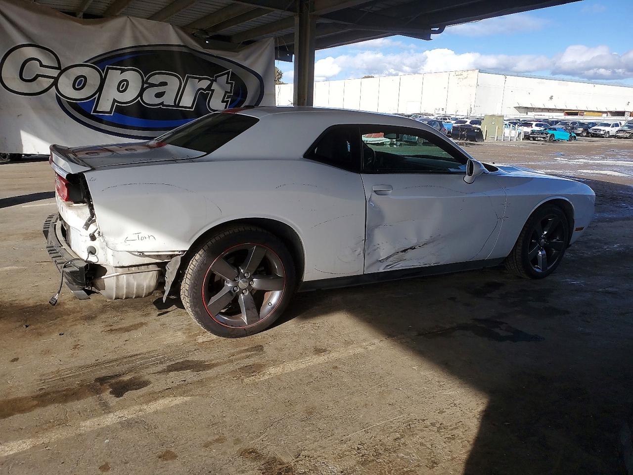 2013 DODGE CHALLENGER SXT photo 3