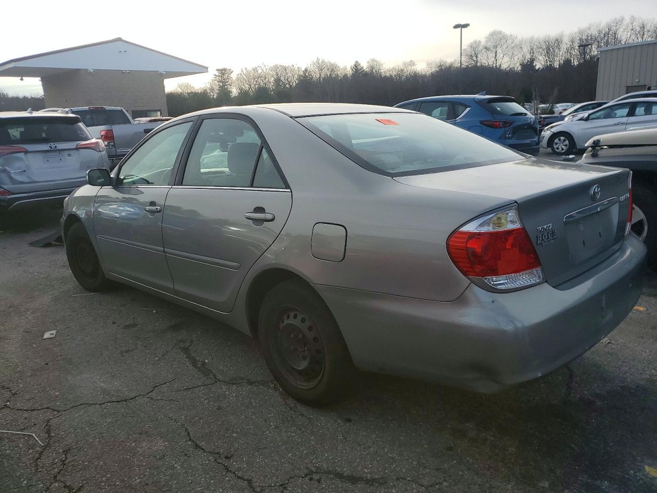 2005 TOYOTA CAMRY LE photo 2