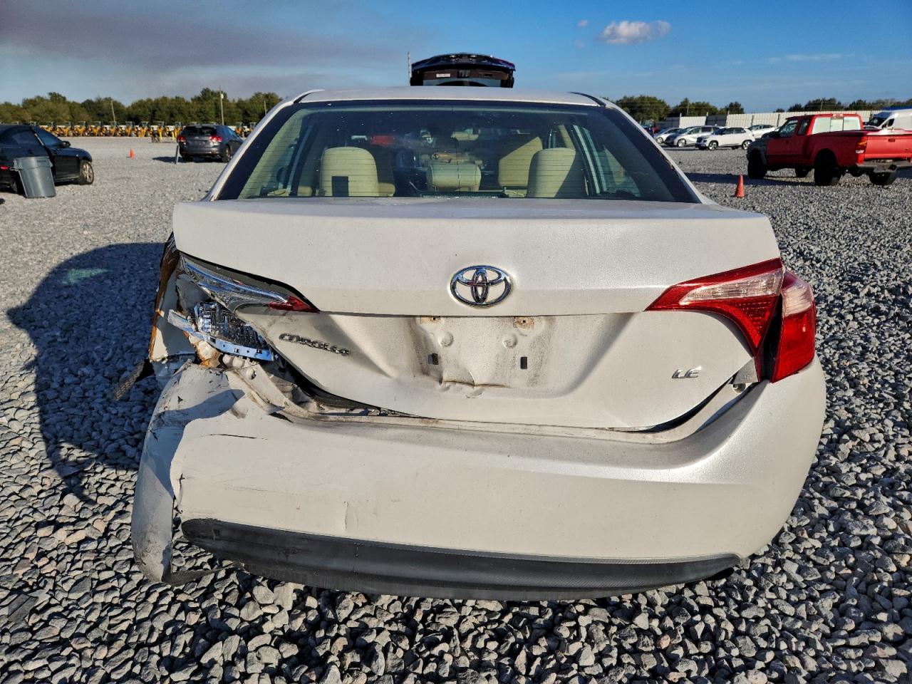 2017 TOYOTA COROLLA LE photo 11