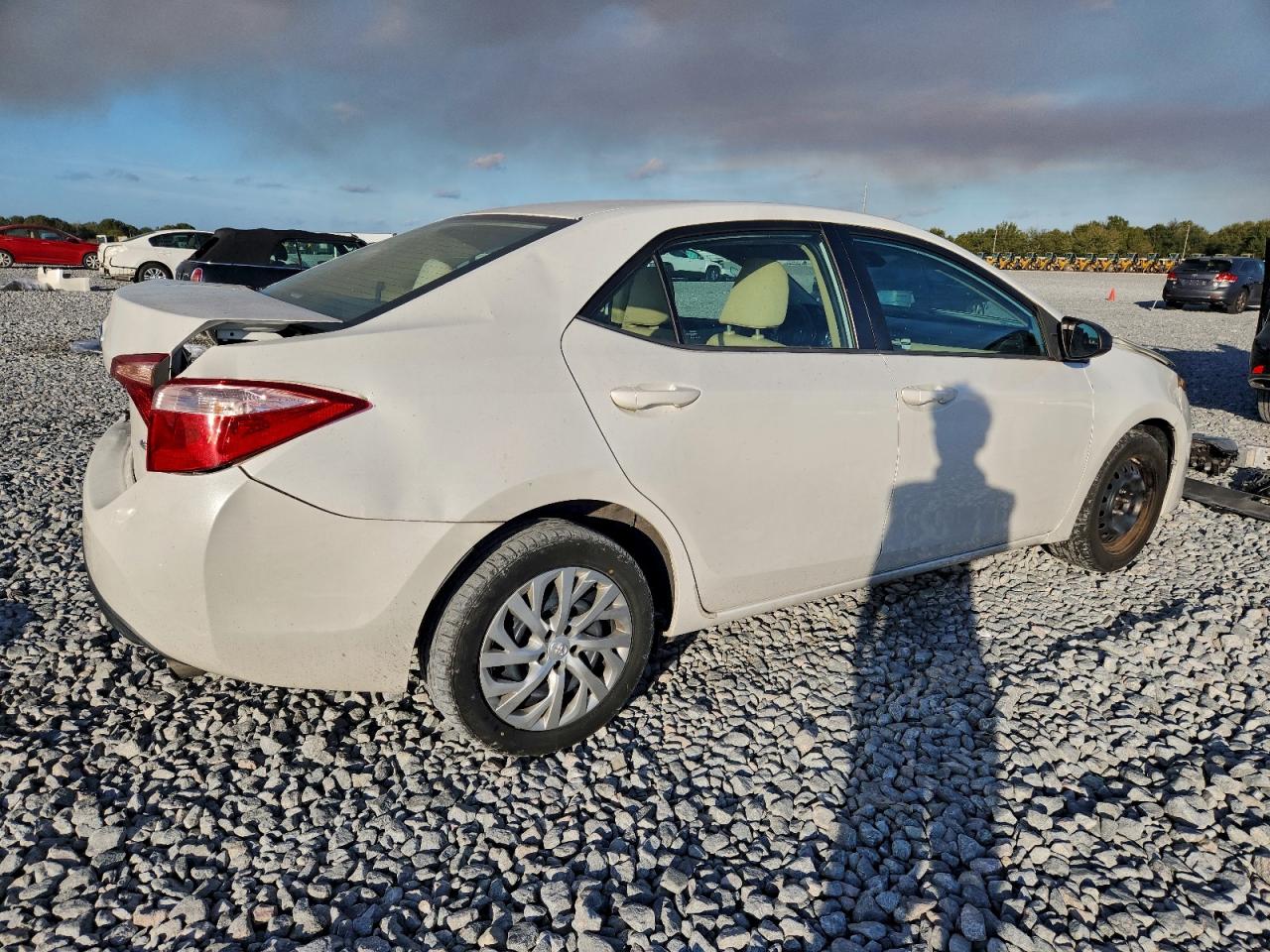 2017 TOYOTA COROLLA LE photo 5