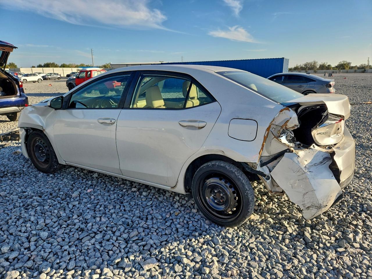 2017 TOYOTA COROLLA LE photo 3