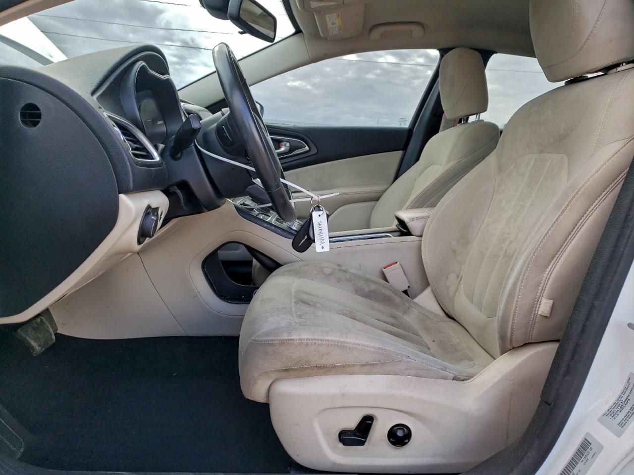 2015 CHRYSLER 200 LIMITED photo 7