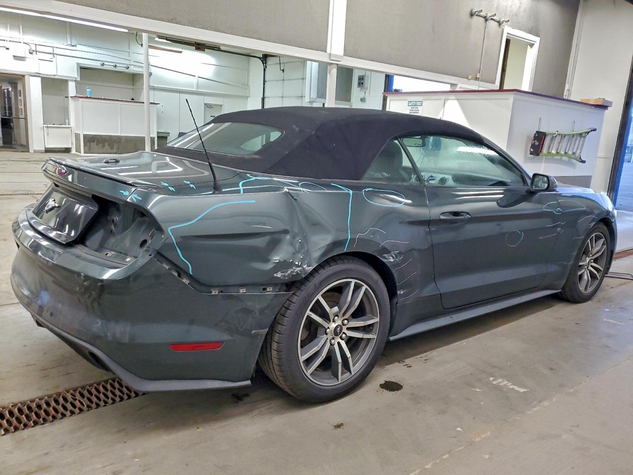 2015 FORD MUSTANG photo 3