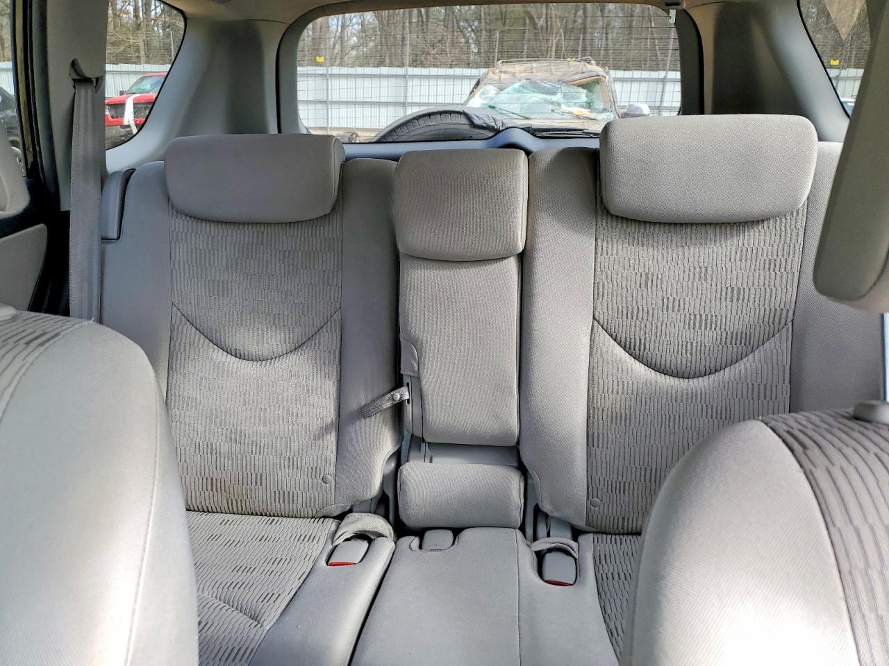 2011 TOYOTA RAV4 photo 19