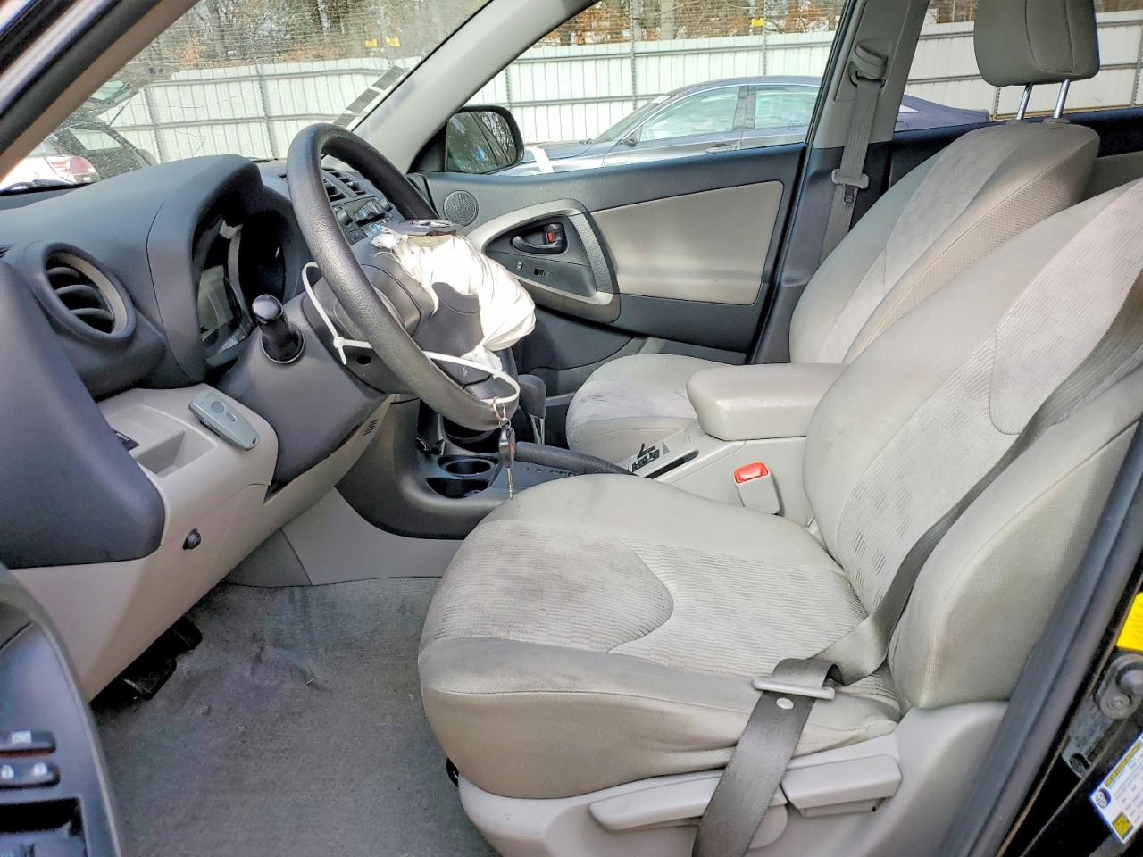 2011 TOYOTA RAV4 photo 13