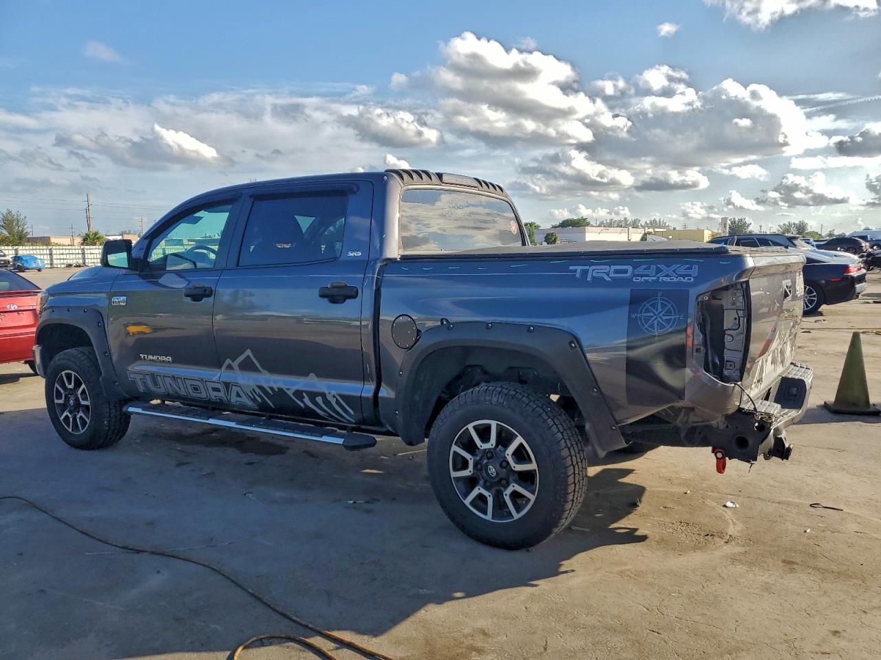 2018 TOYOTA TUNDRA CREWMAX SR5 photo 4