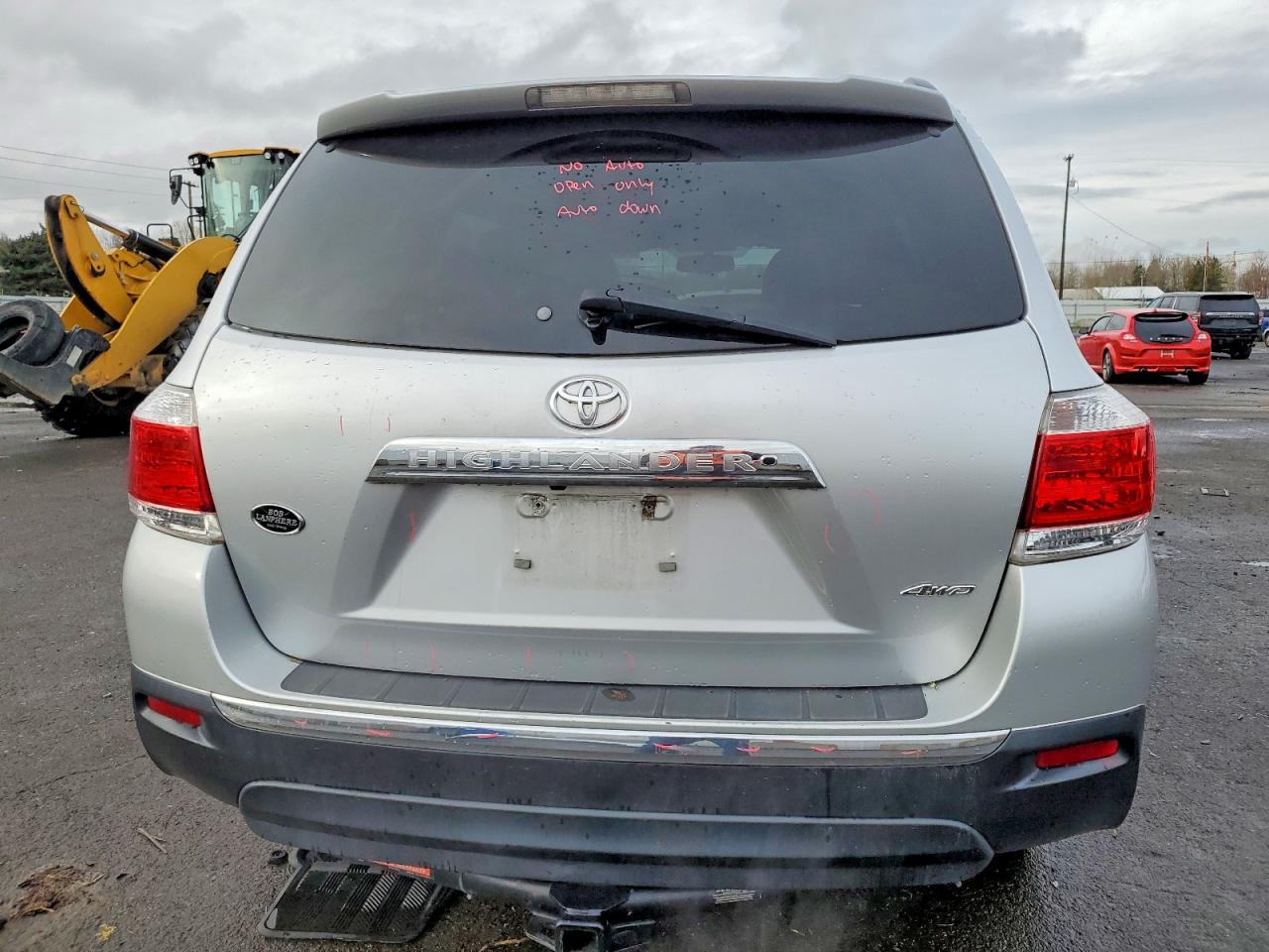 2012 TOYOTA HIGHLANDER BASE photo 6