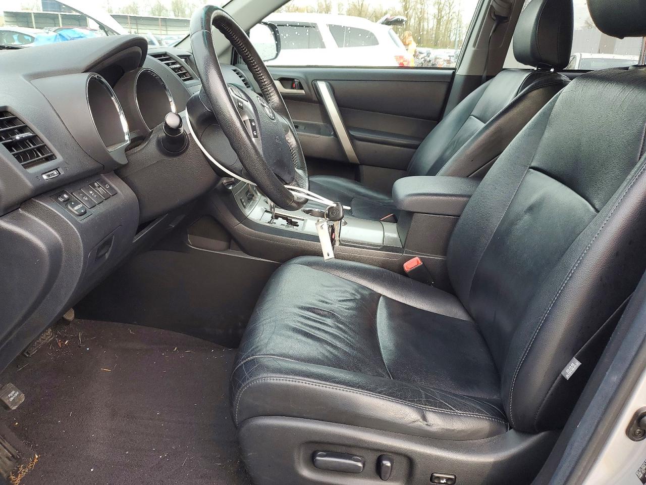 2012 TOYOTA HIGHLANDER BASE photo 7